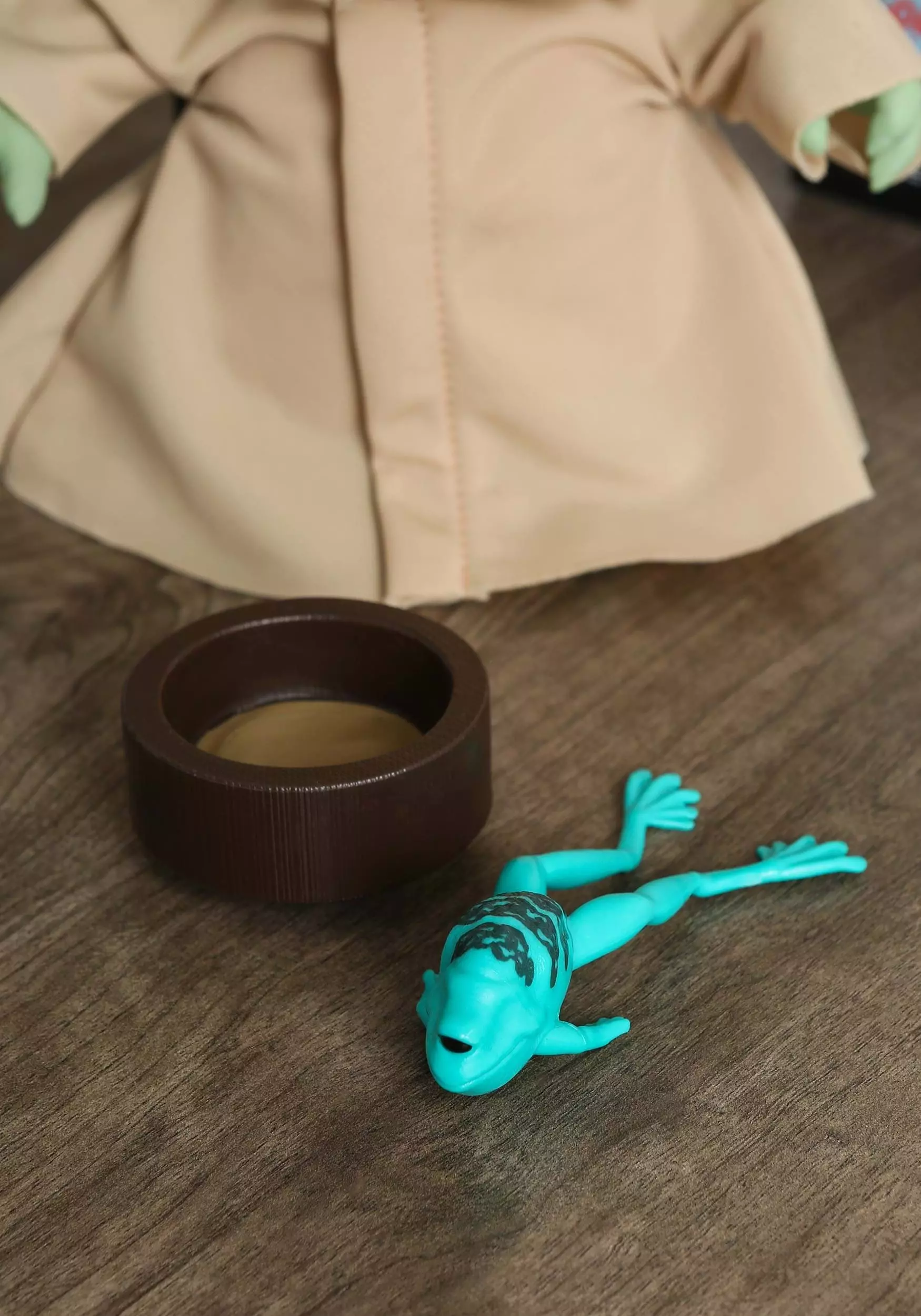 Hasbro Star Wars: The Mandalorian- The Child 7.5" Electronic Plush Doll 4 Hasbro Star Wars: The Mandalorian- The Child 7.5" Electronic Plush Doll - Image 4